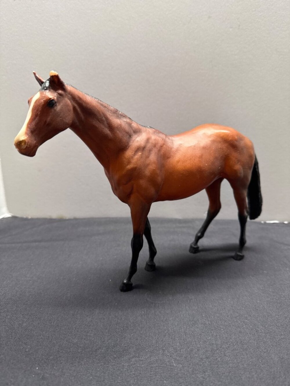 Vintage Flawed 1986 Breyer Bay "Touch of Class" #420 Horse Model Figurine 9”